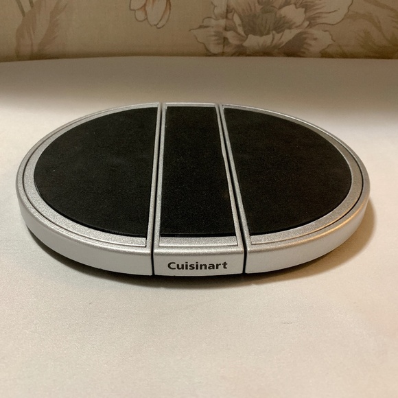 Cuisinart Oval Expandable Trivet - 7.5” by 9.5” Expands to 12" - Picture 1 of 3